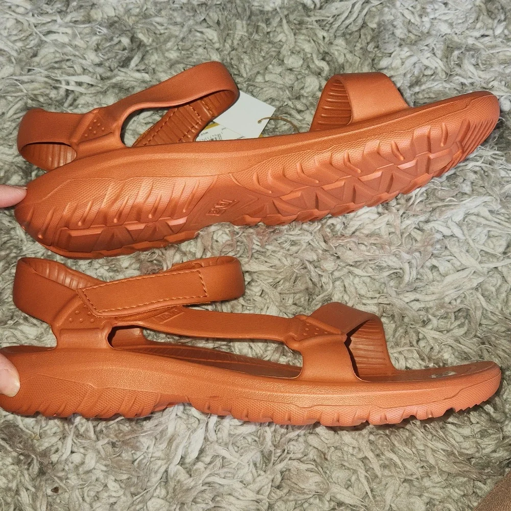 Nwt-Teva Hurricane Drift Hawaiian Sunset Size 12